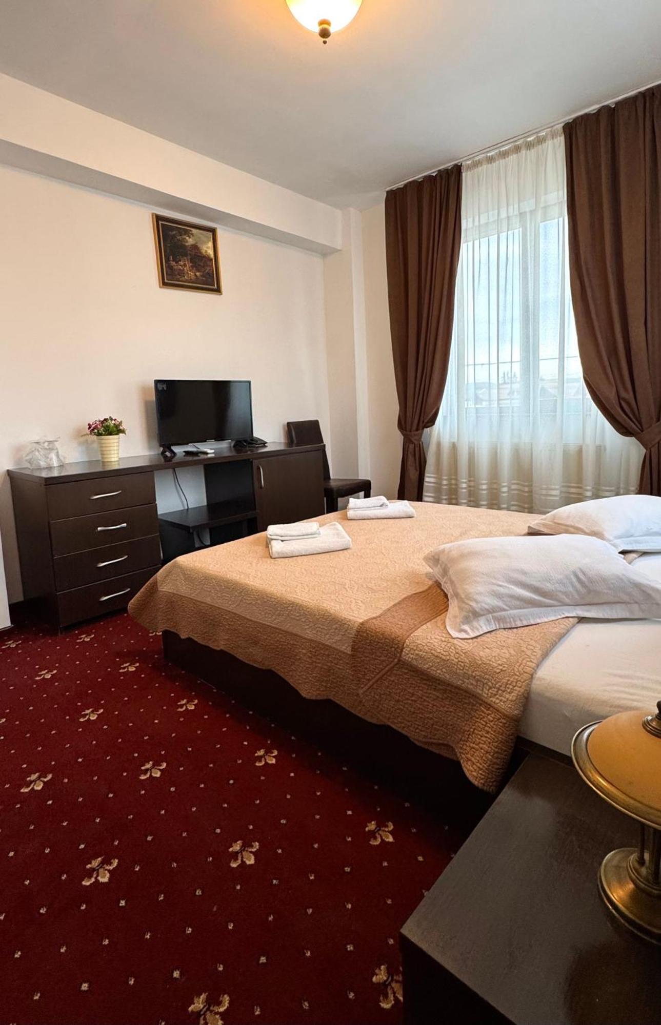 Hotel Sorelo Pitesti Ngoại thất bức ảnh